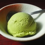 デザートの抹茶アイスクリーム
