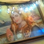 バンブルビー - 店内にはインド風の装飾品が多数あります。