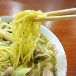 中華そば みかさ - ストレートたまご麺。食べやすい優しい美味しさです。