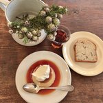 サンセット クッキーズ ジャスミン - プリン 400円(税込)
      栗とバニラのケーキ 240円(税込)