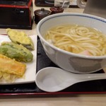 やりうどん - ◆野菜天うどん（490円：税込）・・天ぷらは「ごぼう」「ピーマン」「茄子」「かぼちゃ」など。