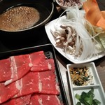 Gyuushabu Gyuusuki Tabehoudai Tajimaya - お肉定量で1100円＋税の一番安いのでこんな感じ