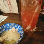 炭火焼やきとん 焼鳥 誠義屋 - ★★★コラーゲンカムカム 420円 甘酸っぱくて美味しい お通しは手羽元だが薄い。１人3500円程度