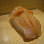 弁天山美家古寿司 - アカガイ