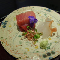 日本料理 太月 - 造り：大間マグロ、カワハギ