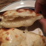 グルガオン - グルガオンディナー2品目はタンドーリチキンまたはチーズクルチャ。勿論、チーズクルチャを(*￣∇￣)ノ