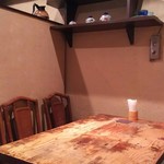 グルガオン - 隣のテーブルでは、若い女性たちが食事が終わってもピーチクパーチク。最後は店員さんに丁寧に追い出されました(笑)