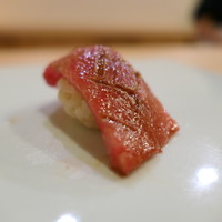 鮨 志の助 - とろを軽く炙って