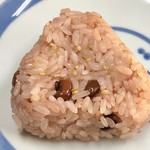 おにぎりのまるしま - 赤飯おにぎり