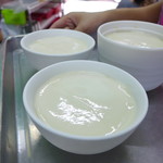 李康記豆腐花 - 薄いシロップに浸っています。