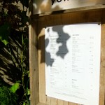 ヨハク - 外観・葉っぱの影もお店の一部とお見受けしました♪