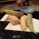 柳家 - 天ぷらの盛り合わせ(オクラ、ヤングコーン、山ウド、小ナス、モロッコインゲン、ミョウガ、花ズッキーニ)