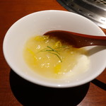 蕃 YORONIKU - まずは豆腐に菊花ジュレ