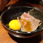 蕃 YORONIKU - 玉子にタレでしゃぶしゃぶしたシルクロースを入れ・・・