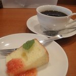 ノブル - シフォンケーキとホットコーヒー