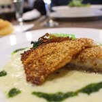 Ripaille - ごまをまとった白身魚のポワレ 長ねぎのソース