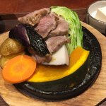 ごはんや農家の台所 - 山盛り香ばし野菜豚肉石焼き膳