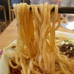 自然派中華 クイジン - 自家製練り胡麻 担々麺　麺リフト 