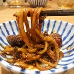 自然派中華 クイジン - 鴨ロースとマスカルポーネのジャージャー麺　太く肉厚な麺にソースが良く絡んでいます