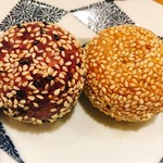 自然派中華 クイジン - 季節の胡麻団子　ピオーネクリームッチーズと紫芋  