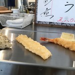 天ぷらと寿司 ミコ - 本日の煮魚（焼魚）「ぶり大根」と天ぷら三種　1,180円。