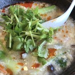 ８番らーめん - いつもの酸辣湯麺のパクチーのせ