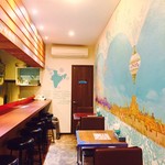 ムガルカフェ - 毎日少しずつアートが描き足されていく店内(^○^)