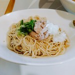 Sagamihara 欅 - あえ麺  ３００円　チャーシューを叩いたもの、玉葱、青葱が載っています。柚子胡椒添え。
