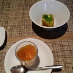 桃花館 - 手前が洋で奥が和食