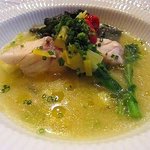 アロマフレスカ 博多 - アラの海藻蒸し　ポロネギと浅利のソース