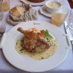 ルグドゥノム ブション リヨネ - 本日の肉料理(若鶏のロースト　クリームソース(正式名称は不明))。