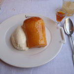 ルグドゥノム ブション リヨネ - ラム酒風味のババ。