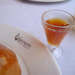 ルグドゥノム ブション リヨネ - ラム酒風味のババ。