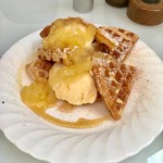 Sabou Komon - りんごとシナモンのアイスクリームワッフル(冬限定メニュー)