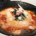 元祖トマトラーメンと辛麺とトマトもつ鍋 三味 - チーズトッピング＋100円