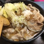 まる久 - 肉うどん+キャベツ ¥650+100