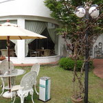 Kafe Saboiya - 綺麗なお庭です。