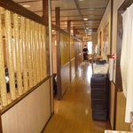 道とん堀 - 店内の通路です・・・