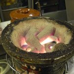 ジンギスカン GOCHI - 燃えさかる七輪の炭火