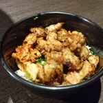 韓国苑 - 炭焼きホルモン丼(300g)