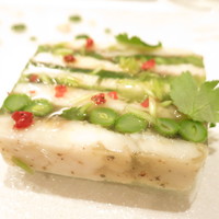 レザンファン ギャテ - 活け〆鱧と水菜　長芋　インゲン豆　梅肉と大葉のソース　焼き茄子のピュレ