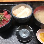 市場食堂 - まぐろ丼といかほたて丼