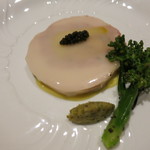 大山鶏のガランティーヌ　紅葉のコラーゲン　キャビア　スティックセニョール　ニンジン　ニンニクのピュレ敷き