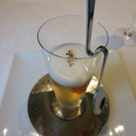 ル・マンジュ・トゥー - トマトのコンソメジュレ　ラタトゥイユとトマトのエスプーマ