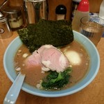 らー麺 家道 - デフォルトラーメン650円(税込)+常連サービスの味玉