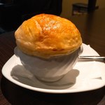 飛騨牛グリルばくろ - 魚貝のカレー風味のポットパイスープ