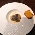 飛騨牛グリルばくろ - さわらのソテーとズワイガニのソース　さつまいも添え