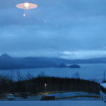 チェロステラート ウィンザー - 窓から見える中島