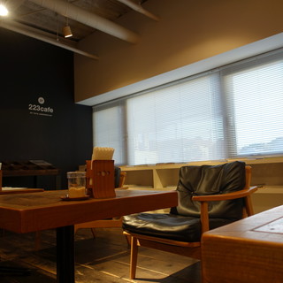 ニーニーサンカフェ_2