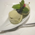 トラットリア ダイ パエサーニ - ピスタチオのジェラート　￥800？